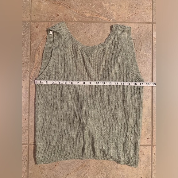 NWOT Becool Sage Green Knit Sleeveless Top - Open Back Twist - Size Medium/Large - Picture 9 of 9
